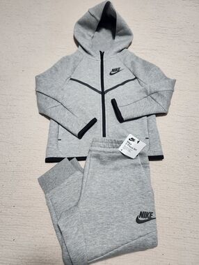 NWT NIKE TECH TRACKSUIT